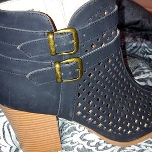 Size 12 peep toe black bottles.